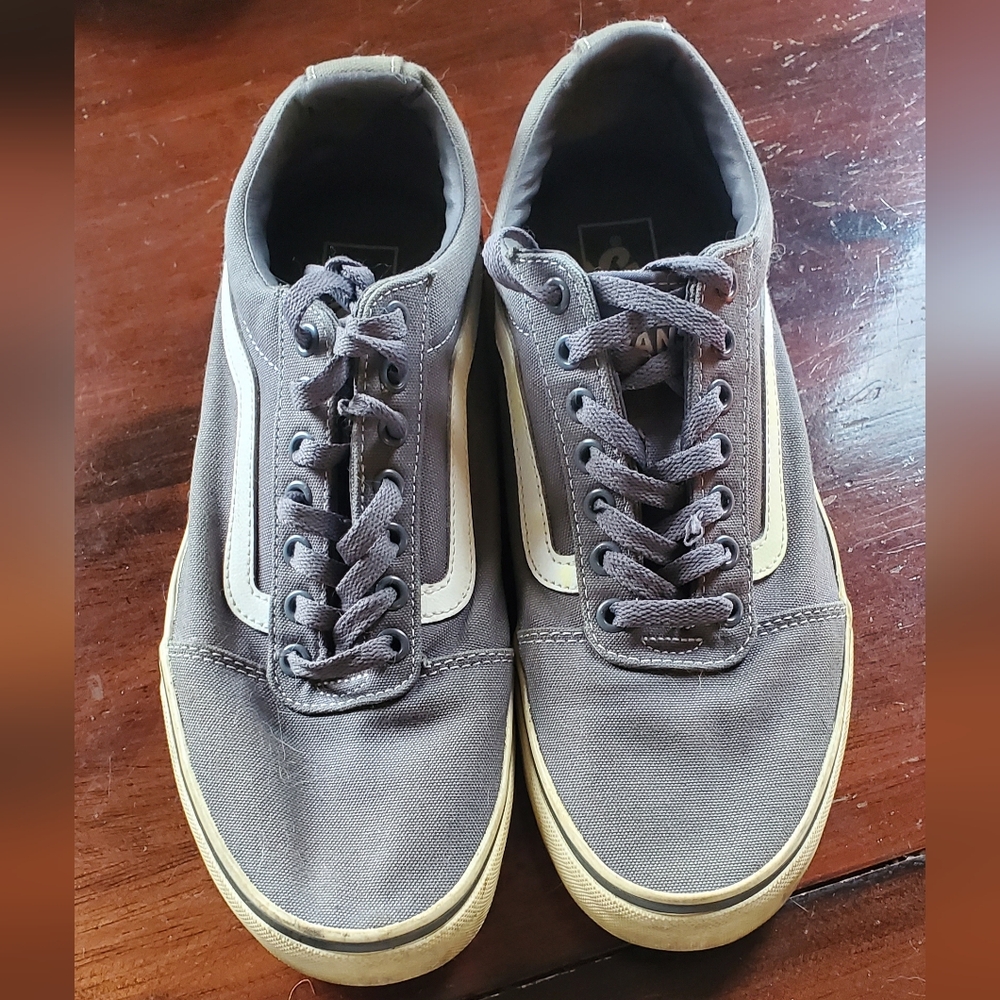 Vans Old Skool - Size 9.5